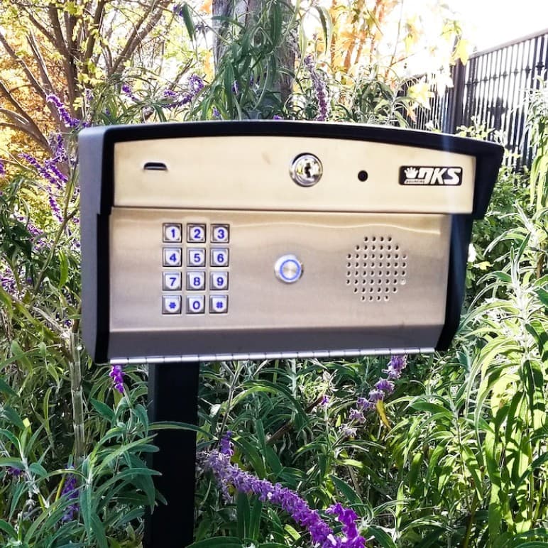 DoorKing callbox with illuminated call button